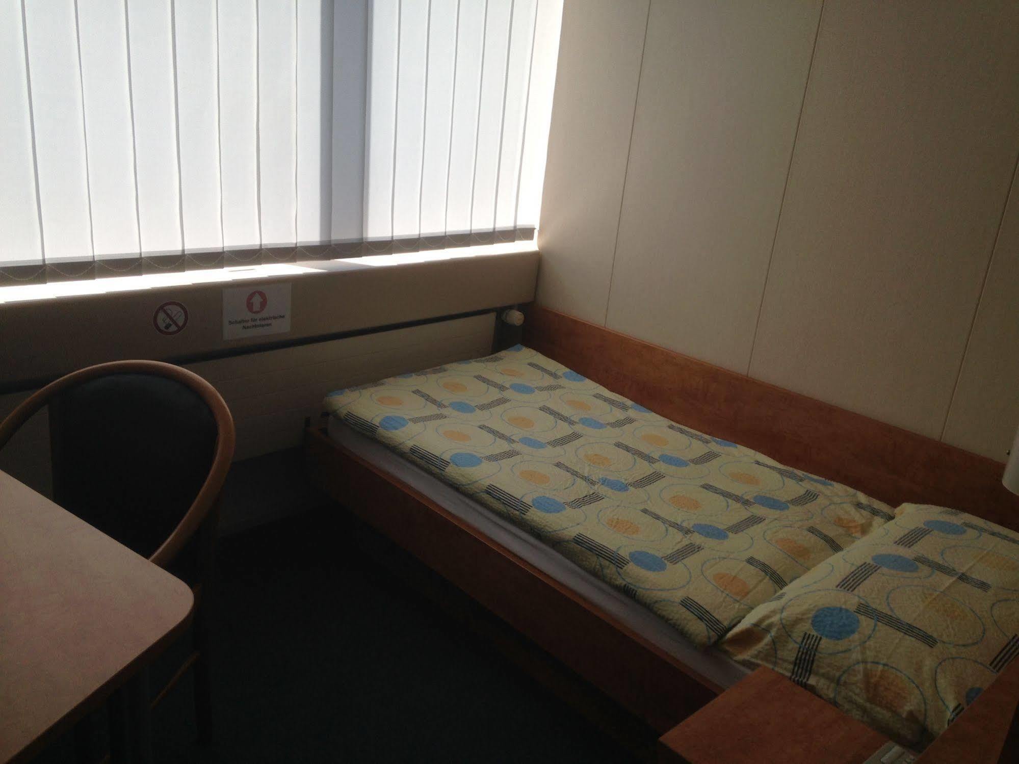 Budget Motel Self Check-In Daellikon Exterior photo